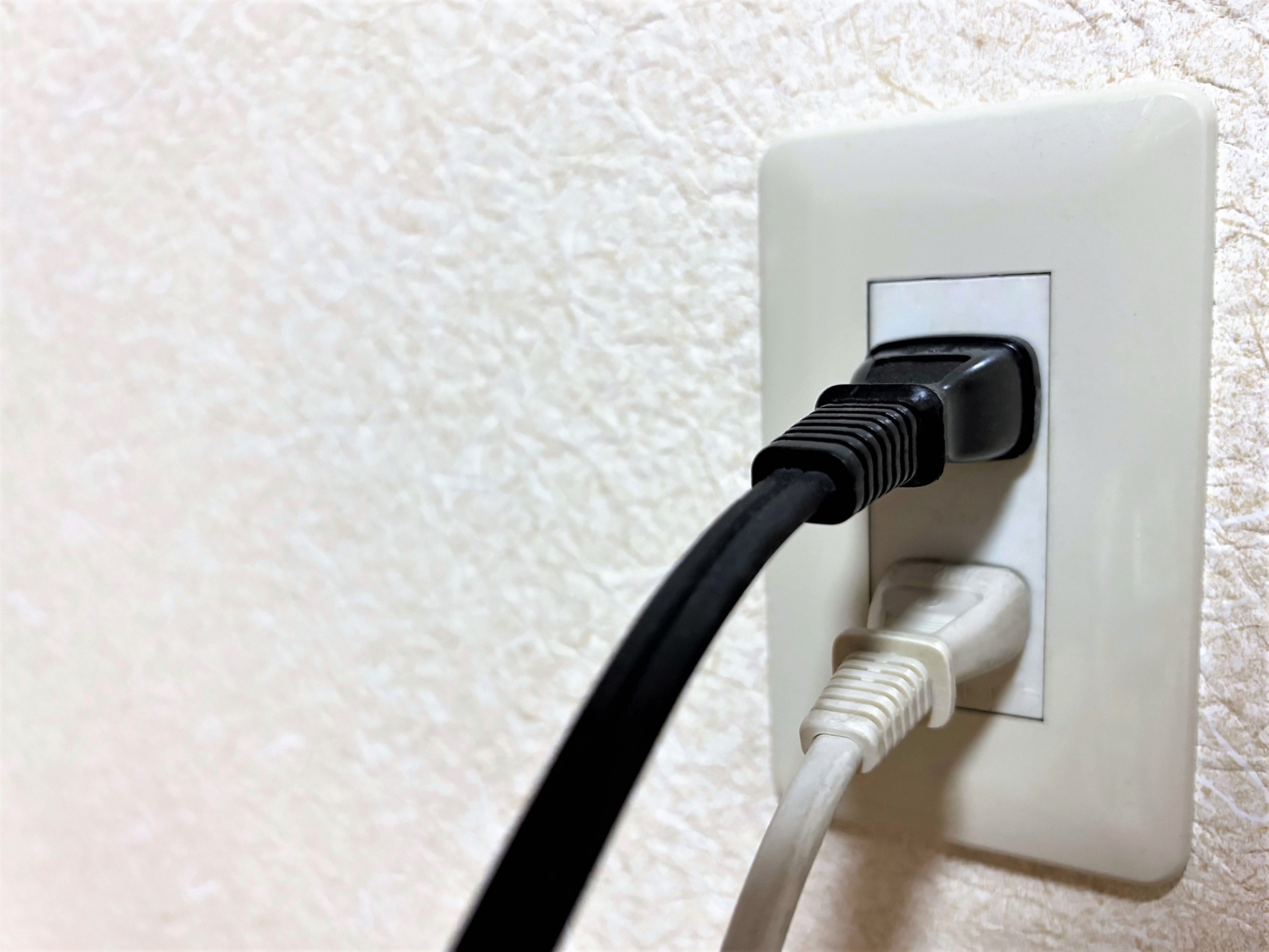 コンセントを差しっぱなしにすると電気代はいくらかかる？待機電力を減らして節約しよう