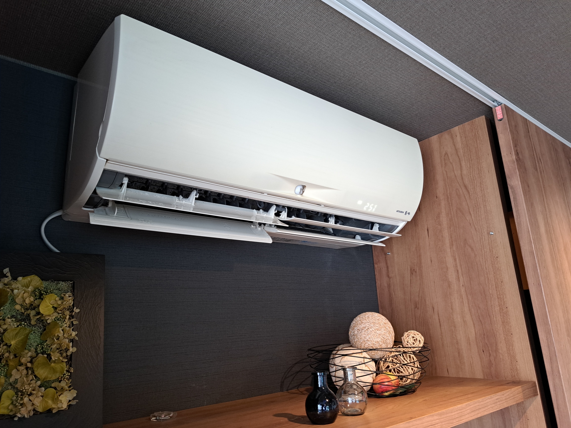 エアコン暖房の電気代はいくら？ほかの暖房器具との比較や節約方法も 