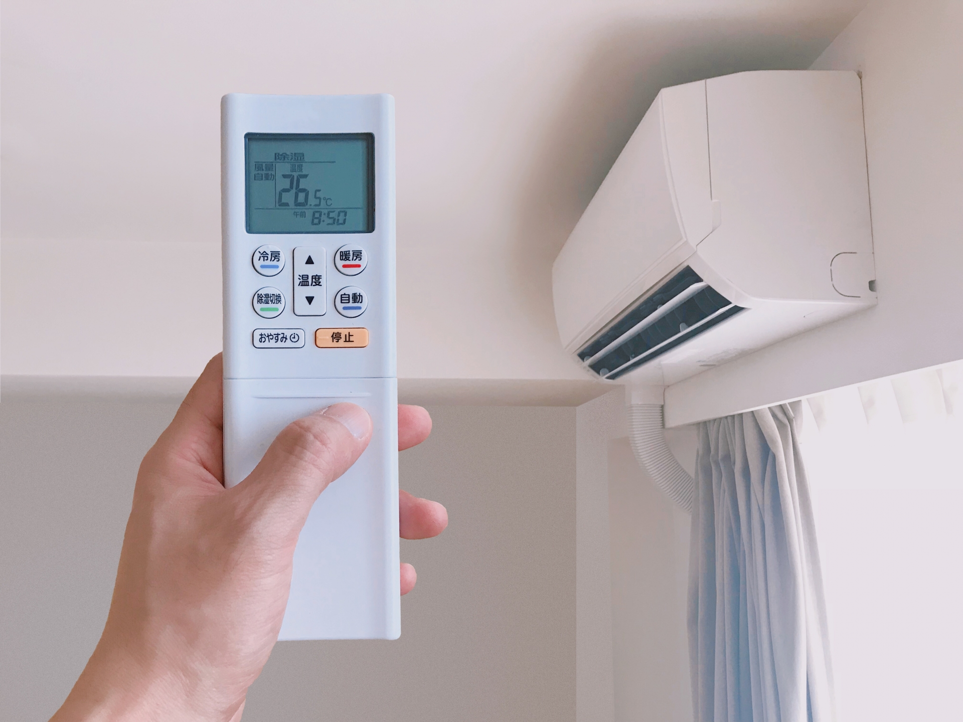 エアコンの風量を変えても電気代は変わらない？節約のポイントを解説