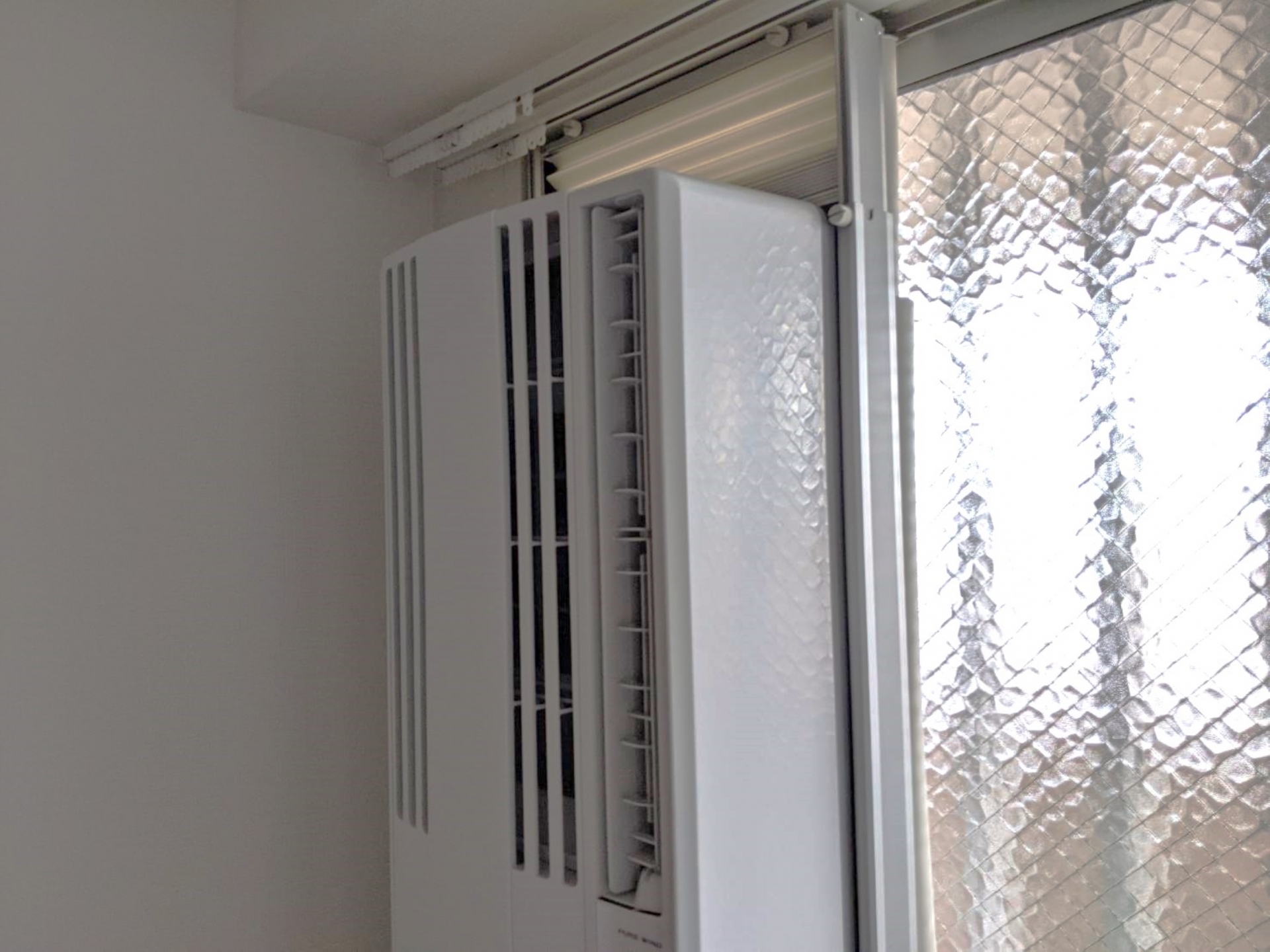 窓用エアコンの電気代はどれくらい?壁掛けエアコンとの比較も紹介