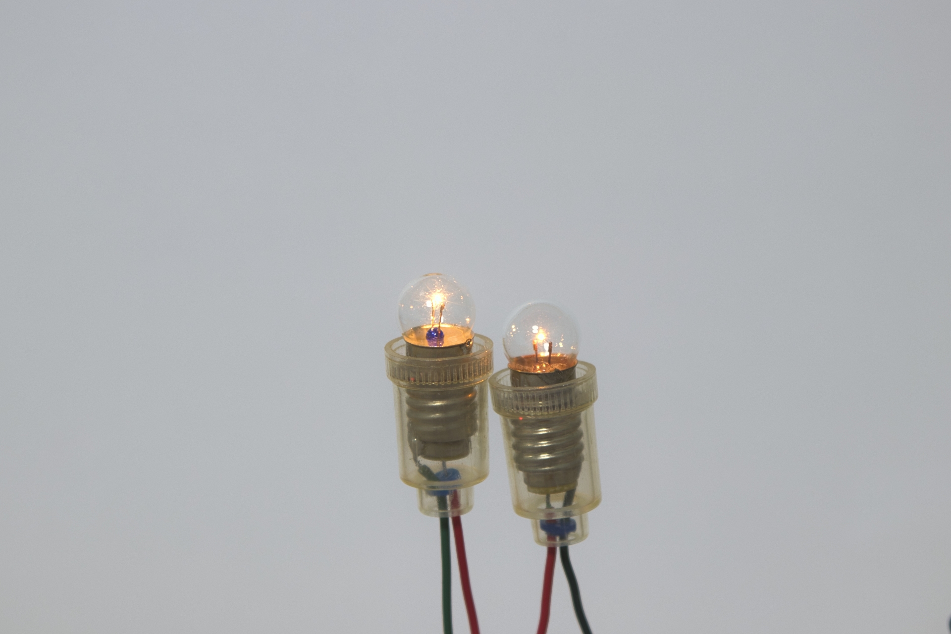 豆電球の電気代はどれくらいかかる？LED電球との比較も解説