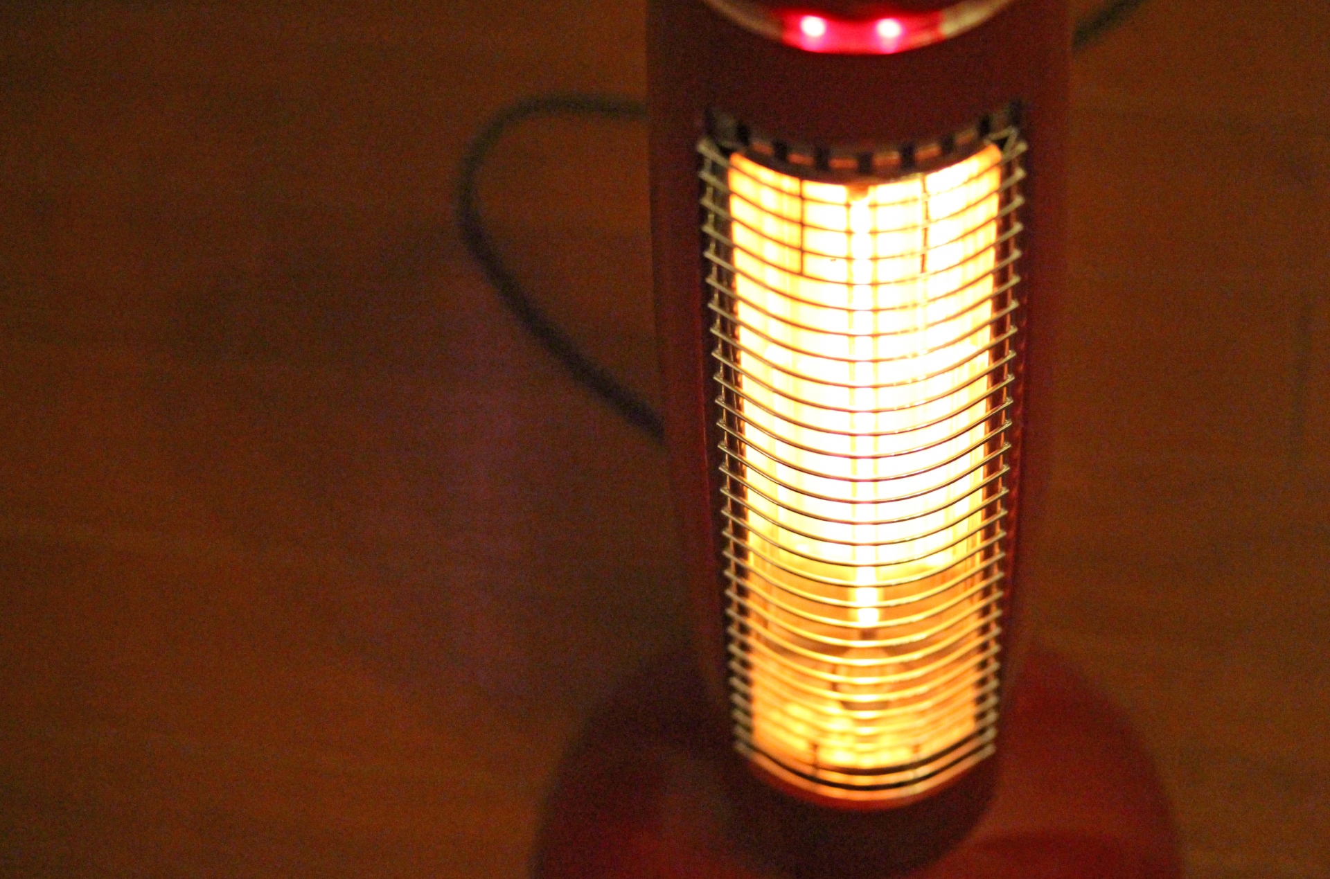 遠赤外線ヒーターの電気代はどのくらい？種類ごとの目安や節約方法