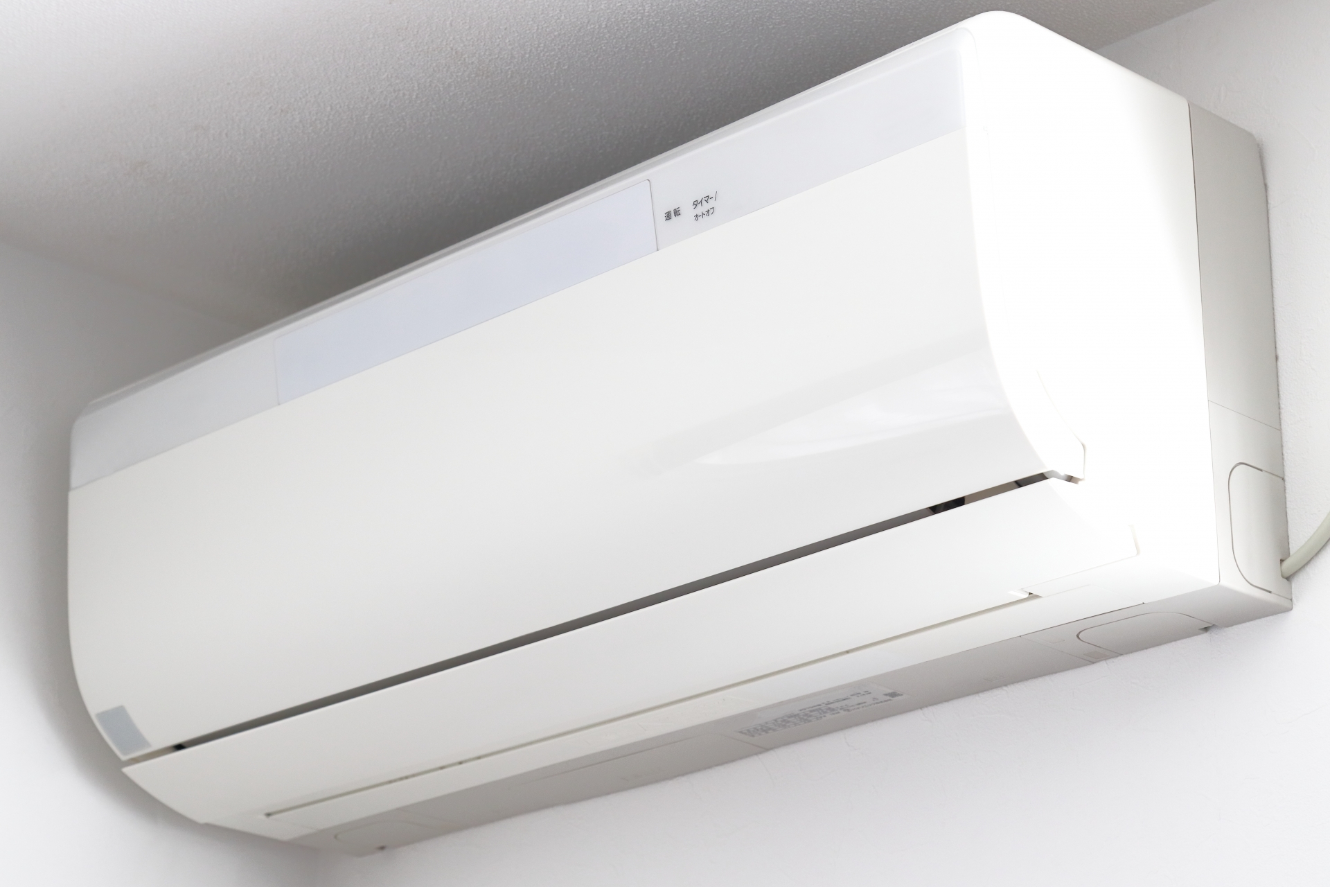 冬場のエアコンの電気代はいくら？暖房を賢くつかうための基本を解説
