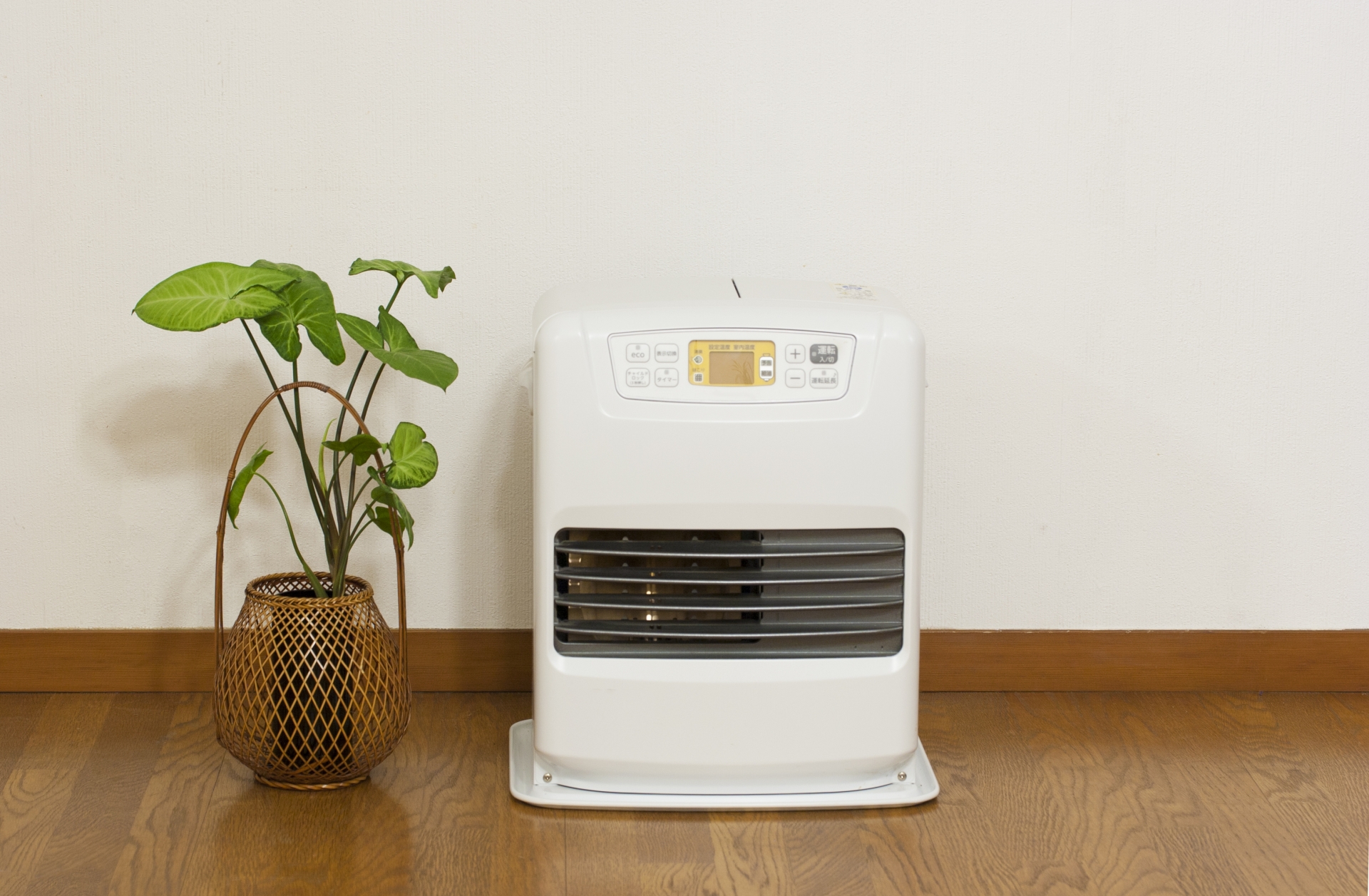 石油ファンヒーターの電気代と灯油代はいくらかかる？暖房費を安くするコツも